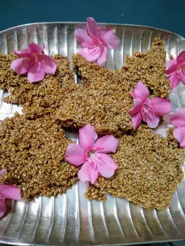 Seasame Chikki /Tilgud Chikki - Plattershare - Recipes, food stories and food lovers