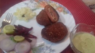 Beetroot Falafel with Mac & Cheese Filling and Zesty Tahini Sauce - Plattershare - Recipes, food stories and food lovers Beetroot Falafel with Mac & Cheese Filling and Zesty Tahini Sauce - Plattershare - Recipes, food stories and food lovers