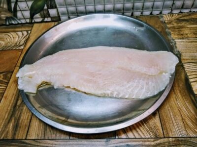 Crispy Basa Fish with Lemon & Herbs: A Healthy Canadian Snack - Plattershare - Recipes, food stories and food lovers Crispy Basa Fish with Lemon & Herbs: A Healthy Canadian Snack - Plattershare - Recipes, food stories and food lovers