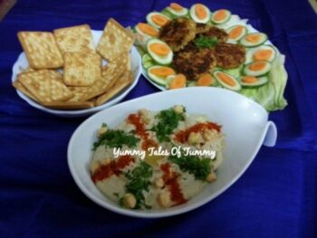 Hummus Falafel with Cream Crackers & Salad - Plattershare - Recipes, food stories and food lovers