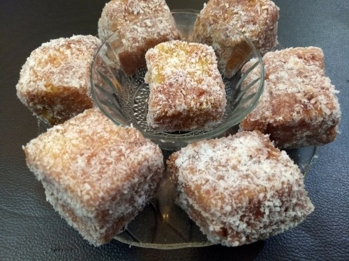 Australian Strawberry Lamingtons - Plattershare - Recipes, Food Stories And Food Enthusiasts
