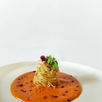Spaghetti Anglio E Olio With Italian Tomato Sauce - Plattershare - Recipes, food stories and food lovers