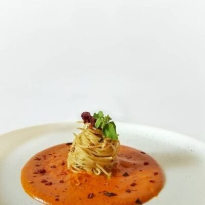 Spaghetti Anglio E Olio With Italian Tomato Sauce - Plattershare - Recipes, food stories and food lovers Spaghetti Anglio E Olio With Italian Tomato Sauce - Plattershare - Recipes, food stories and food lovers
