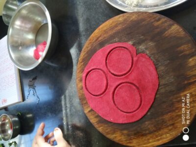 Rose Samosas: A Beautiful and Delicious Twist on a Classic Indian Snack - Plattershare - Recipes, food stories and food lovers Rose Samosas: A Beautiful and Delicious Twist on a Classic Indian Snack - Plattershare - Recipes, food stories and food lovers