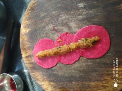 Rose Samosas: A Beautiful and Delicious Twist on a Classic Indian Snack - Plattershare - Recipes, food stories and food lovers Rose Samosas: A Beautiful and Delicious Twist on a Classic Indian Snack - Plattershare - Recipes, food stories and food lovers