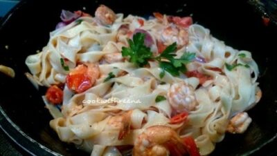 Sizzling Garlic Shrimp Fettuccine: A Restaurant-Quality Pasta Dish - Plattershare - Recipes, food stories and food lovers Sizzling Garlic Shrimp Fettuccine: A Restaurant-Quality Pasta Dish - Plattershare - Recipes, food stories and food lovers