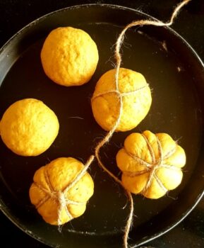 Pumpkin Buns - Plattershare - Recipes, food stories and food lovers