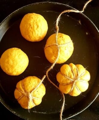 Fluffy Pumpkin Cream Cheese Buns with a Sweet Spiced Glaze - Plattershare - Recipes, food stories and food lovers Fluffy Pumpkin Cream Cheese Buns with a Sweet Spiced Glaze - Plattershare - Recipes, food stories and food lovers