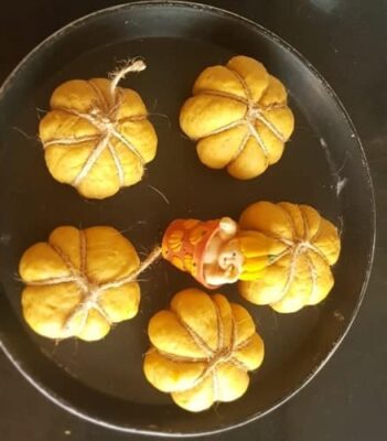 Fluffy Pumpkin Cream Cheese Buns with a Sweet Spiced Glaze - Plattershare - Recipes, food stories and food lovers Fluffy Pumpkin Cream Cheese Buns with a Sweet Spiced Glaze - Plattershare - Recipes, food stories and food lovers