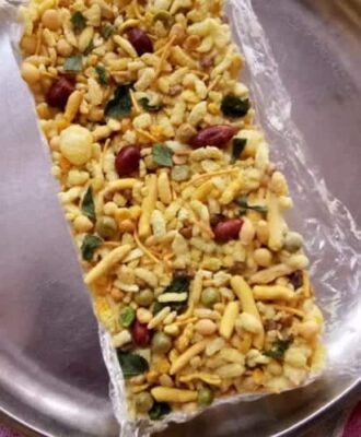 Sweet & Savory Chocolate Bhujia Bars: An Irresistible Indian Fusion Treat - Plattershare - Recipes, food stories and food lovers Sweet & Savory Chocolate Bhujia Bars: An Irresistible Indian Fusion Treat - Plattershare - Recipes, food stories and food lovers