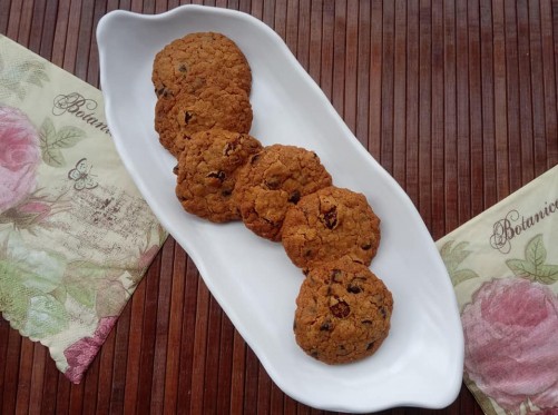 Oats Raisins & Choco Chip Cookies - Plattershare - Recipes, food stories and food lovers