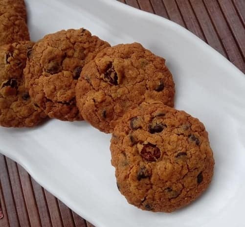 Oats Raisins &Amp; Choco Chip Cookies - Plattershare - Recipes, Food Stories And Food Enthusiasts