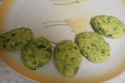 Crispy Pachhai Pattani: Green Pea Fritters (Tamil Nadu) - Plattershare - Recipes, food stories and food lovers Crispy Pachhai Pattani: Green Pea Fritters (Tamil Nadu) - Plattershare - Recipes, food stories and food lovers
