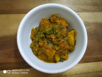 Potato And Green Peas Curry - Plattershare - Recipes, food stories and food lovers