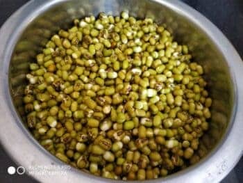 Healthy Breakfast With Sprouted Moong - Plattershare - Recipes, food stories and food lovers