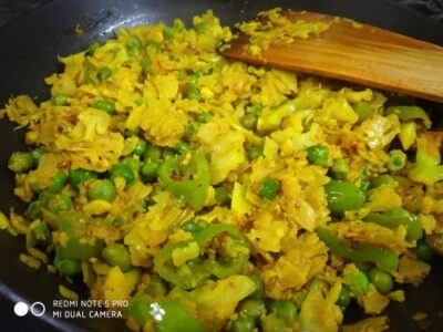 Vibrant Spiced Cauliflower with Green Peas (Easy & Healthy) - Plattershare - Recipes, food stories and food lovers Vibrant Spiced Cauliflower with Green Peas (Easy & Healthy) - Plattershare - Recipes, food stories and food lovers