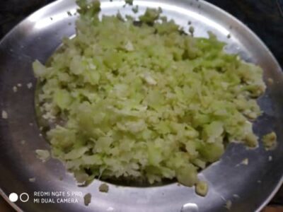 Vibrant Spiced Cauliflower with Green Peas (Easy & Healthy) - Plattershare - Recipes, food stories and food lovers Vibrant Spiced Cauliflower with Green Peas (Easy & Healthy) - Plattershare - Recipes, food stories and food lovers