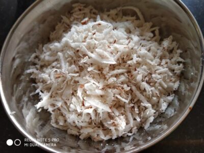 Easy Coconut Ladoo (Nariyal Laddu): A Delicious Indian Treat - Plattershare - Recipes, food stories and food lovers Easy Coconut Ladoo (Nariyal Laddu): A Delicious Indian Treat - Plattershare - Recipes, food stories and food lovers