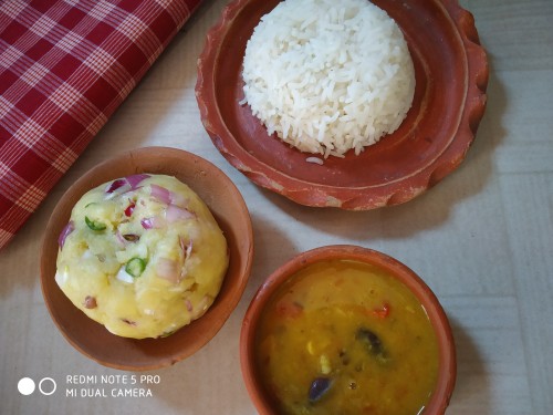 Aloo Bhate: Simple Bengali Mashed Potatoes With Rice & Dal Recipe