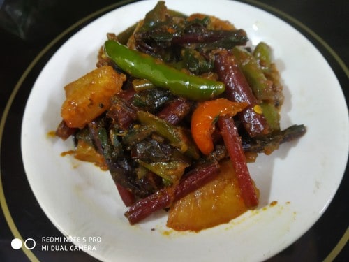 Beetroot Leaves And Stems Curry - Plattershare - Recipes, Food Stories And Food Enthusiasts
