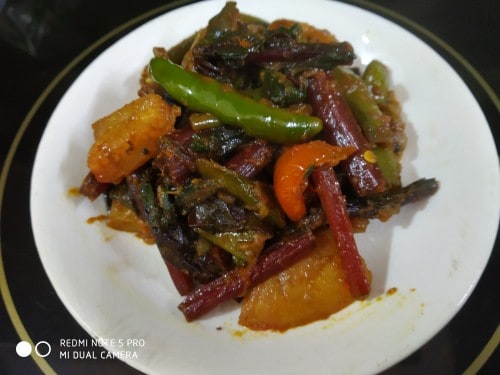 Beetroot Leaves And Stems Curry - Plattershare - Recipes, food stories and food lovers