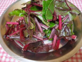 Beetroot Leaves And Stems Curry - Plattershare - Recipes, food stories and food lovers