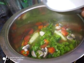 Broccoli Mushroom Soup - Plattershare - Recipes, food stories and food lovers