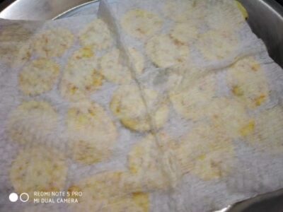 Crispy Homemade Raw Banana Chips: A Simple Indian Snack - Plattershare - Recipes, food stories and food lovers Crispy Homemade Raw Banana Chips: A Simple Indian Snack - Plattershare - Recipes, food stories and food lovers