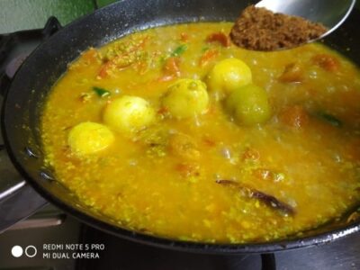 Uttar Pradesh Nimona (Green Pea Curry with Dal Vadi) - Plattershare - Recipes, food stories and food lovers Uttar Pradesh Nimona (Green Pea Curry with Dal Vadi) - Plattershare - Recipes, food stories and food lovers