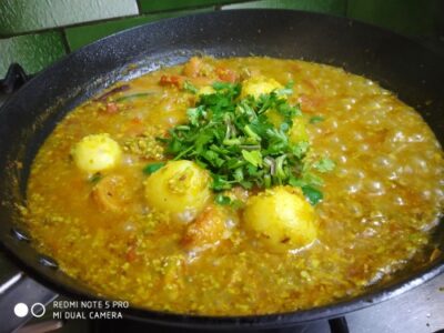 Uttar Pradesh Nimona (Green Pea Curry with Dal Vadi) - Plattershare - Recipes, food stories and food lovers Uttar Pradesh Nimona (Green Pea Curry with Dal Vadi) - Plattershare - Recipes, food stories and food lovers