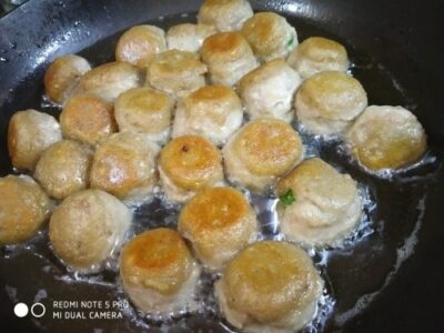 Melt-in-Your-Mouth Chena and Raw Banana Kofta Curry (Bengali Style) - Plattershare - Recipes, food stories and food lovers Melt-in-Your-Mouth Chena and Raw Banana Kofta Curry (Bengali Style) - Plattershare - Recipes, food stories and food lovers