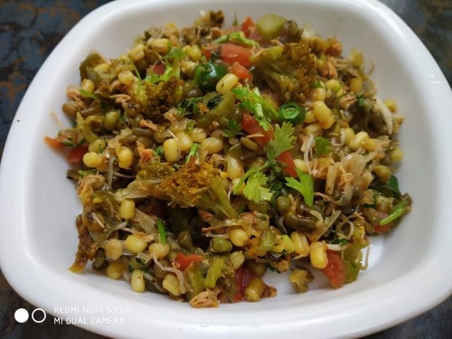 Sprouted Moong With Green Veggies - Plattershare - Recipes, Food Stories And Food Enthusiasts