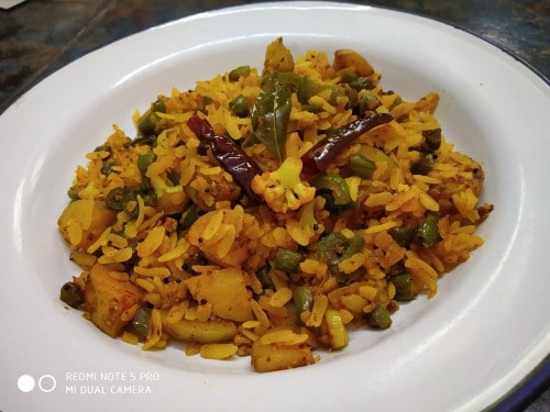 Poha With Green Veggies - Plattershare - Recipes, food stories and food lovers