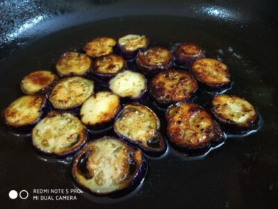 Dahiwale Baingan: Layered Eggplant with Yogurt and Spices (No Onion or Garlic) - Plattershare - Recipes, food stories and food lovers Dahiwale Baingan: Layered Eggplant with Yogurt and Spices (No Onion or Garlic) - Plattershare - Recipes, food stories and food lovers
