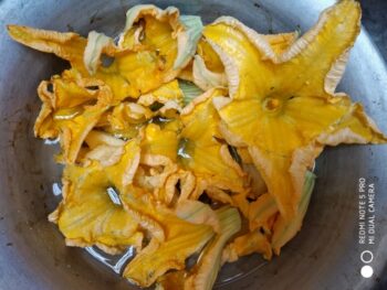 Pumpkin Flowers Curry - Plattershare - Recipes, Food Stories And Food Enthusiasts