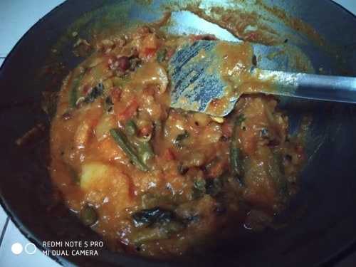 Malabar Spinach Curry - Plattershare - Recipes, food stories and food enthusiasts