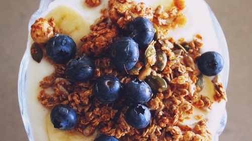 Easy Homemade Granola Recipe - Plattershare - Recipes, food stories and food lovers