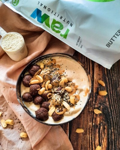 Snickers Smoothie Bowl With Energy Balls - Plattershare - Recipes, food stories and food lovers
