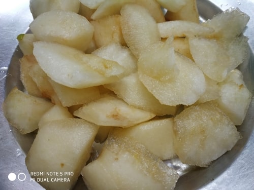 Pears Guava Chaat - Plattershare - Recipes, Food Stories And Food Enthusiasts