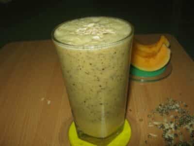 Hemp Seeds & Musk-Melon Smoothie - Plattershare - Recipes, food stories and food lovers