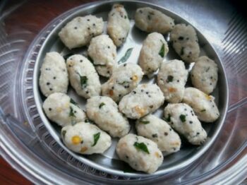 Tempered And Steamed Poha Balls (Aval Kaara Kozhukkattai) - Plattershare - Recipes, food stories and food lovers