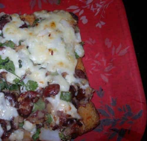 Bread Rajma Pizza Recipe In Pop-Up Toaster - Plattershare - Recipes, Food Stories And Food Enthusiasts