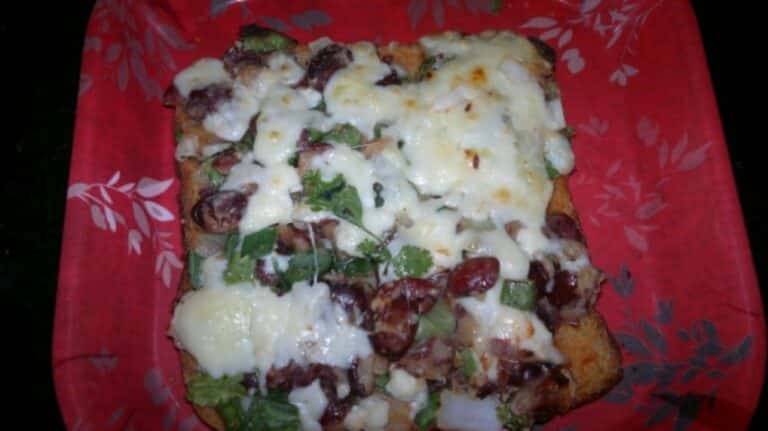 Bread Rajma Pizza Recipe In Pop-Up Toaster - Plattershare - Recipes, food stories and food lovers