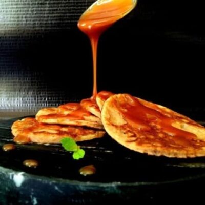 Dates Pancakes With Coconut Sugar Caramel Sauce - Plattershare - Recipes, food stories and food lovers