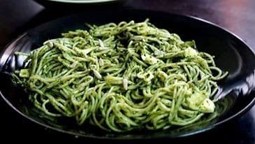 Spaghetti In Spinach Sauce Topped With Sunflower Seeds - Plattershare - Recipes, Food Stories And Food Enthusiasts