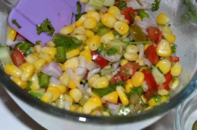 Refreshing Cucumber Bites with Sweet Corn Salad Filling - Plattershare - Recipes, food stories and food lovers Refreshing Cucumber Bites with Sweet Corn Salad Filling - Plattershare - Recipes, food stories and food lovers