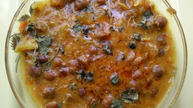 Jaisalmeri Kala Channa (Black Chickpeas Curry) - Plattershare - Recipes, food stories and food lovers