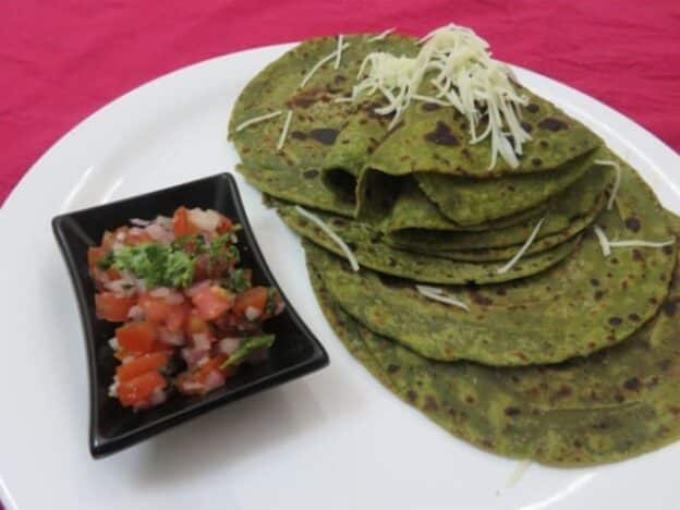 Fusion Spinach Parathas With Onion-Tomato Salsa - Plattershare - Recipes, Food Stories And Food Enthusiasts
