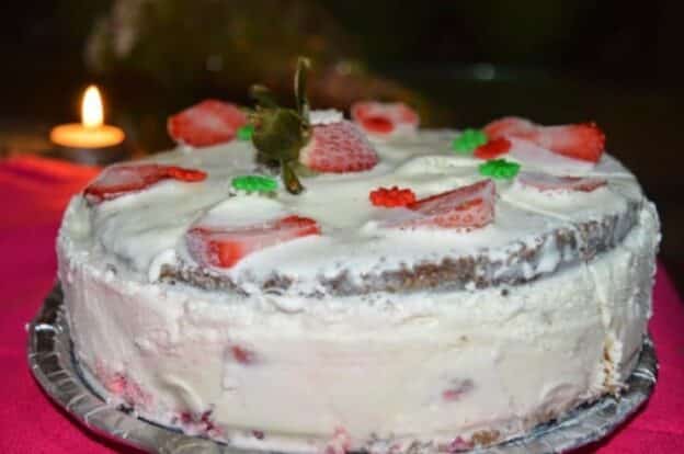 Ice Cream Strawberry Cake - Plattershare - Recipes, Food Stories And Food Enthusiasts