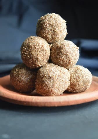 Sesame & Beaten Rice Laddu With Coconut Sugar - Plattershare - Recipes, food stories and food lovers